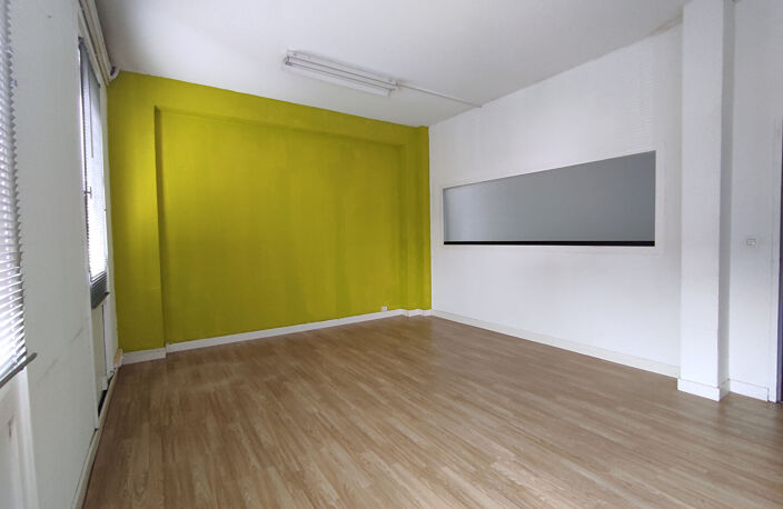 Artigues Pres Bordeaux: A louer bureau N° 16B de 22 m2 — photo 2