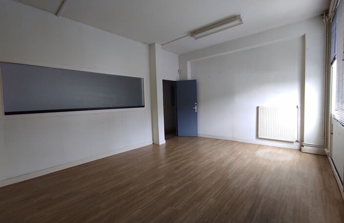 Artigues Pres Bordeaux: A louer bureau N° 16B de 22 m2 — photo 3