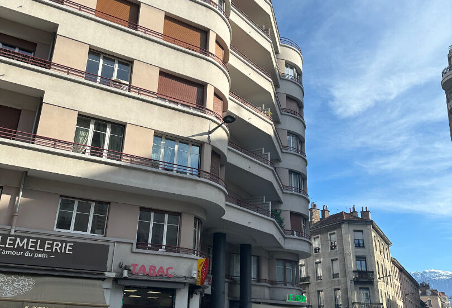 Appartement Place de l'Etoile à rénover Grenoble 3 pièces 69  m2 DPE C — photo 1