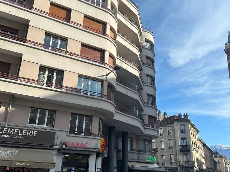 Appartement Place de l'Etoile à rénover Grenoble 3 pièces 69  m2 DPE C — photo 1