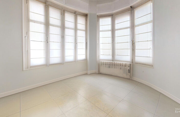 Appartement Place de l'Etoile à rénover Grenoble 3 pièces 69  m2 DPE C — photo 2