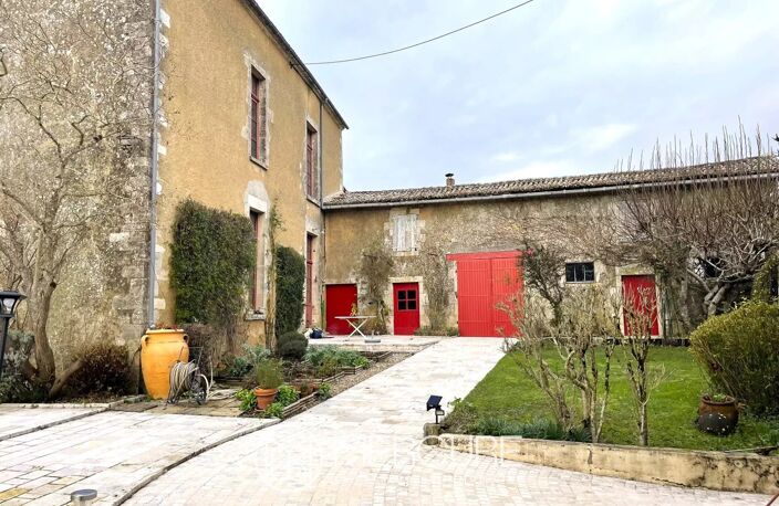 CHARMANT LOGIS XVIIe ET SES DEPENDANCES — photo 4