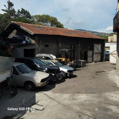 Commerce  425000 €