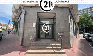 Commerce  75 m² à louer à Cannes (06400)