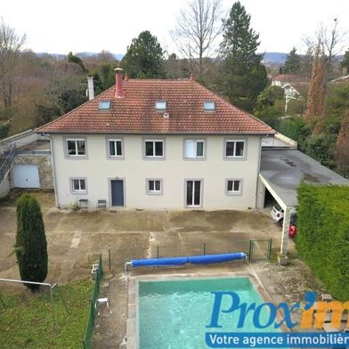 Maison 9 pièces 357 m²