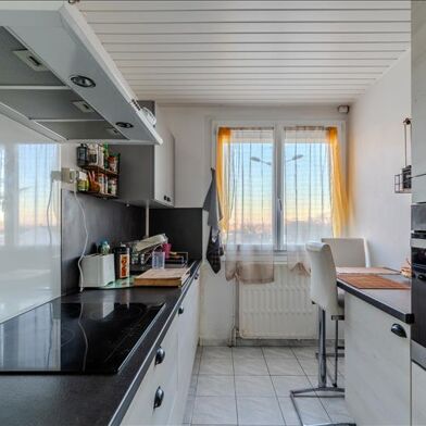 Appartement 4 pièces 207675 €