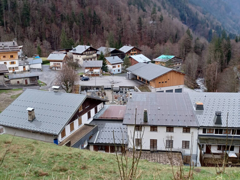 La  GIETTAZ sur la route des Aravis à vendre terrain const — photo 1