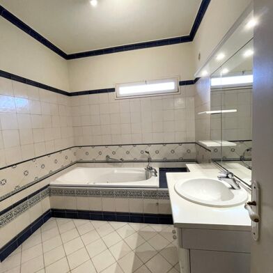 Appartement 8 pièces 185000 €