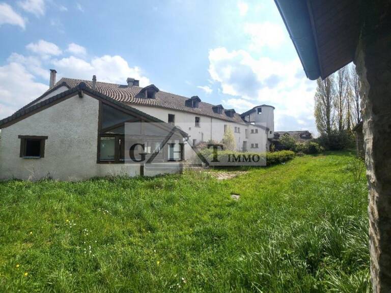 Ensemble Commercial à Vendre - 6128 m² sur Axe Passant, Idéal Hôtel-Re — photo 1