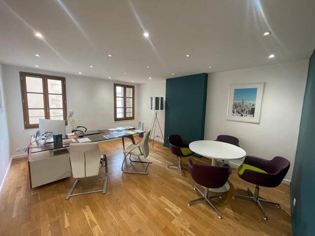 A VENDRE TOULON 83000 CENTRE VILLE APPARTEMENT HAUSSMANIEN 5 PIECES ZONE FRANCHE — photo du bien