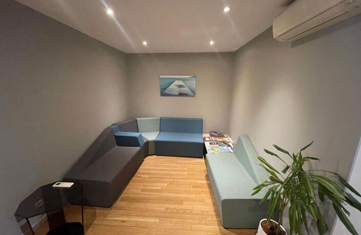 A VENDRE TOULON 83000 CENTRE VILLE APPARTEMENT HAUSSMANIEN 5 PIECES ZONE FRANCHE — photo 3