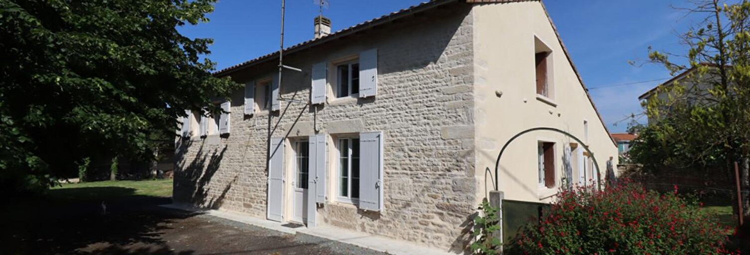 Maison 7 Pièces 220 m² à vendre à La Foye-Monjault (79360)