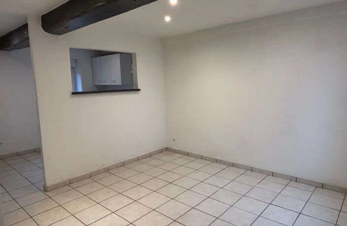 A LOUER - MAISON 4 PIECES SENONCHES — photo 3