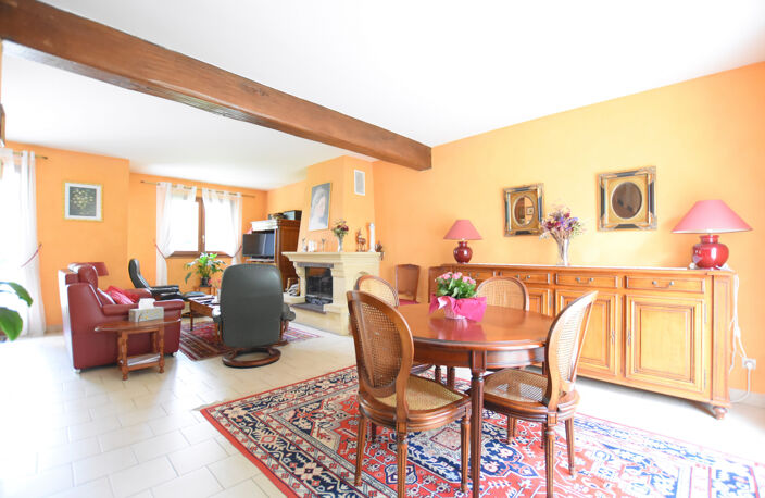 78690 LES ESSARTS LE ROI Charmante maison de 7 pièces avec — photo 3