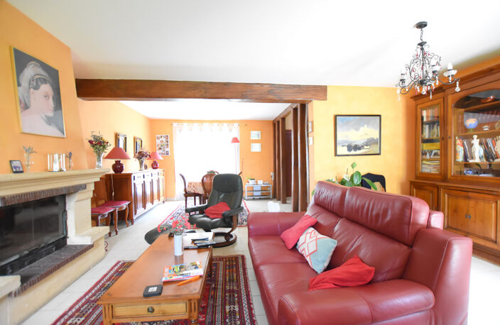 78690 LES ESSARTS LE ROI Charmante maison de 7 pièces avec — photo 5