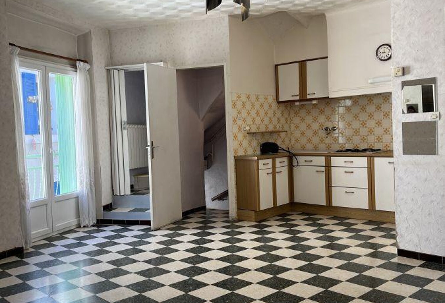 Maison de village avec une grande cave — photo 1