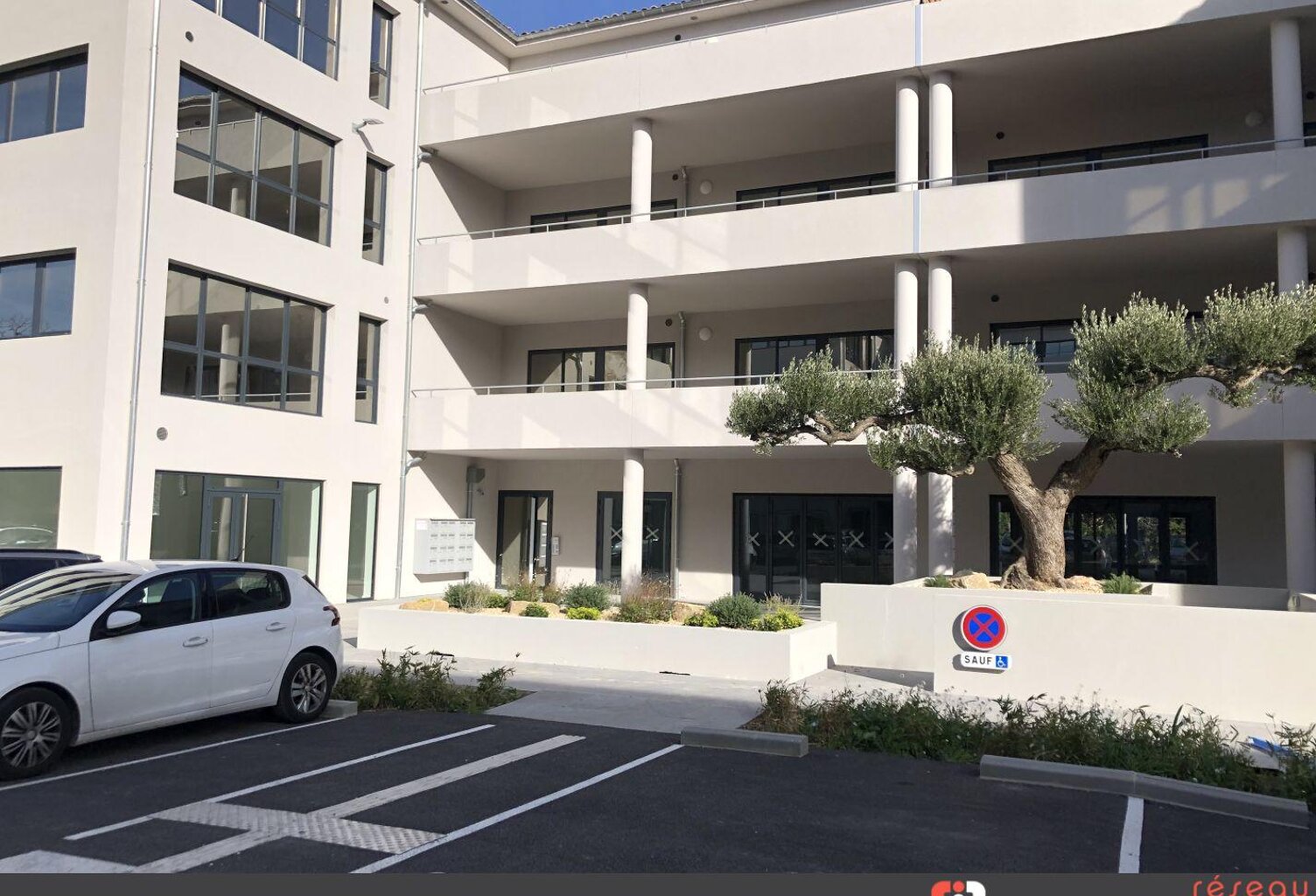 Local commercial Bureau — photo 1