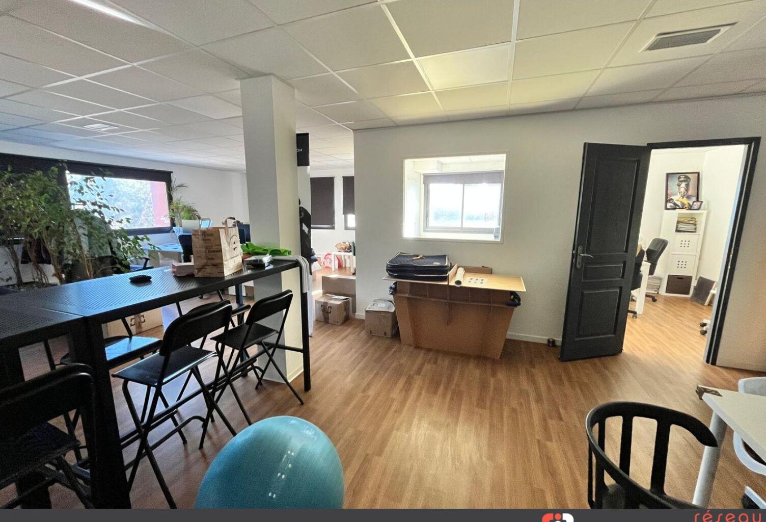 Local commercial BUREAUX — photo 1