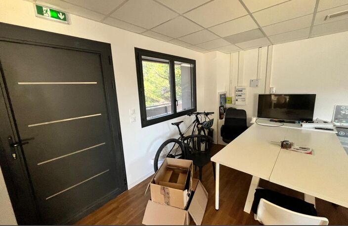 Local commercial BUREAUX — photo 4