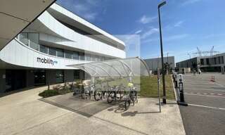 Bureau  143 m² à louer à Meyzieu (69330)