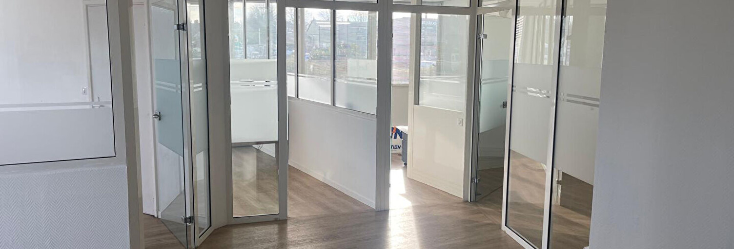 Bureau  171 m² à louer à Chaumontel (95270)