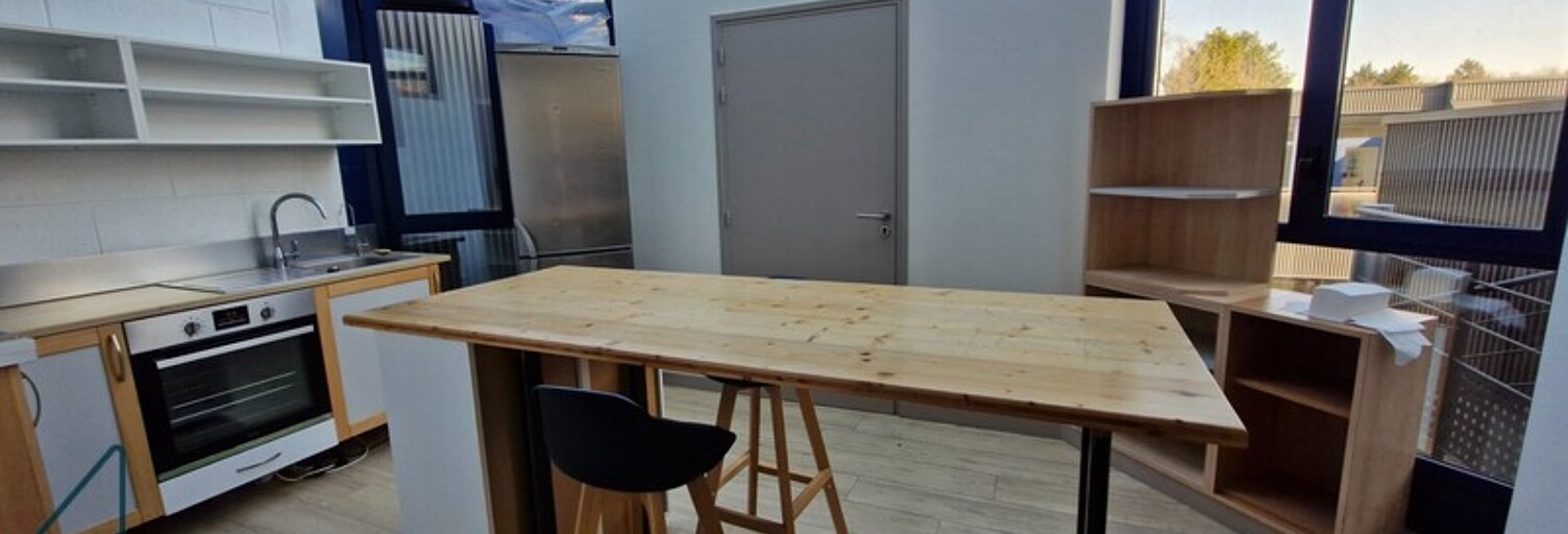 Bureau  250 m² à louer à Vannes (56000)