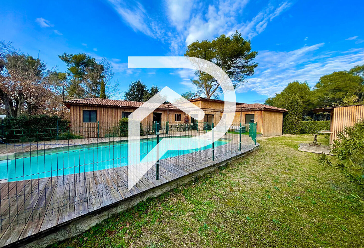 Villa de 147 m² de plain-pied sur 1003 m² de terrain avec pis... — photo 1