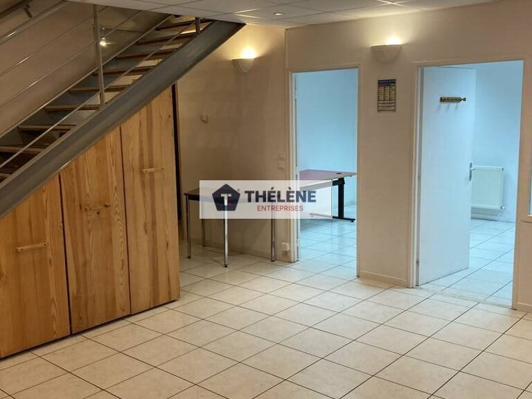 BUREAUX à LOUER — photo 1