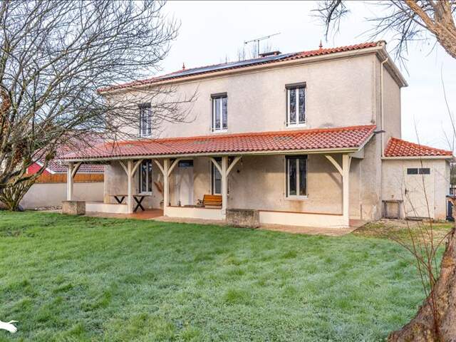 Maison en pierre de 5 pièces principales — photo du bien