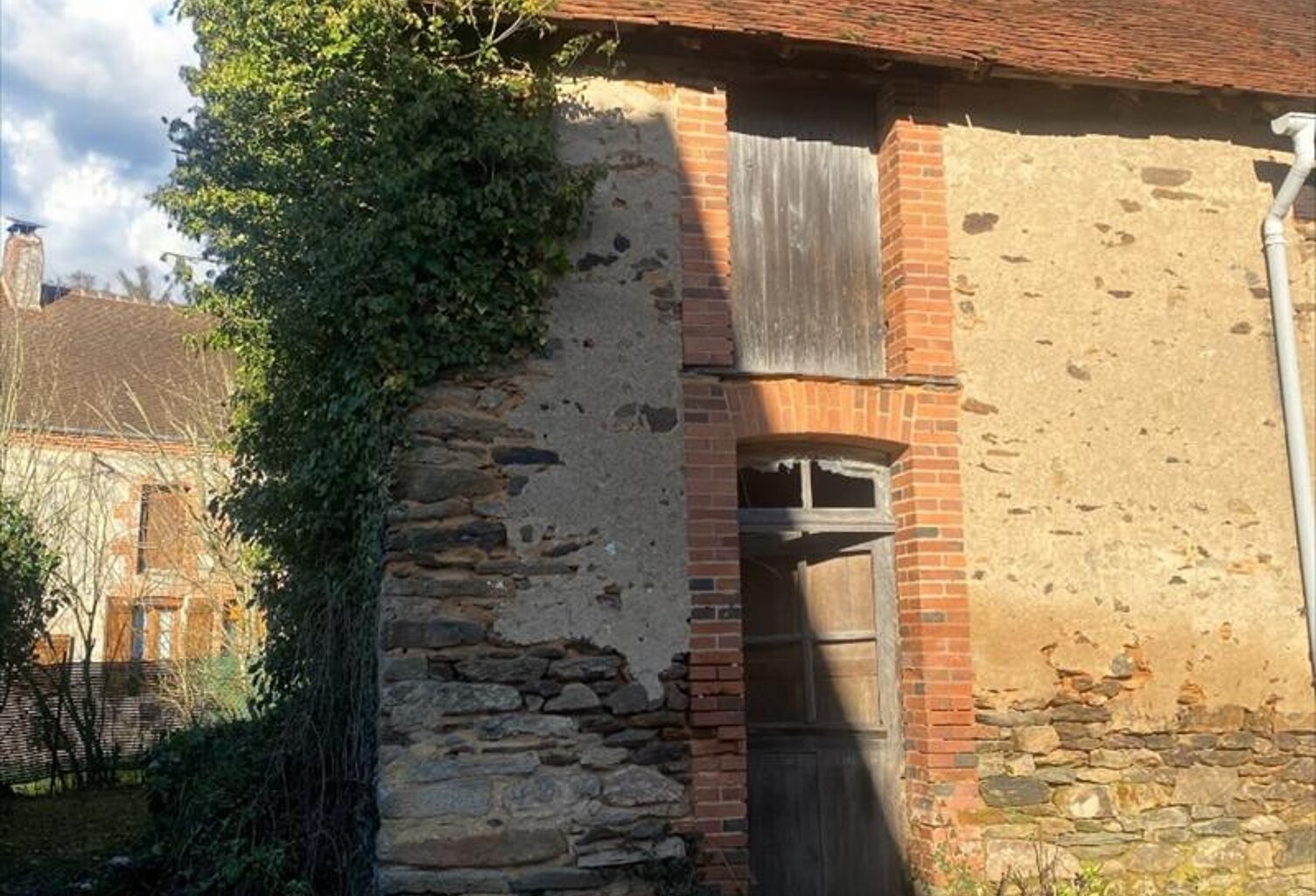 Maison en pierre de 1 pièces principales — photo 1