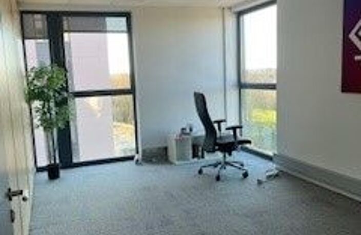 Bureau À Louer — photo 2