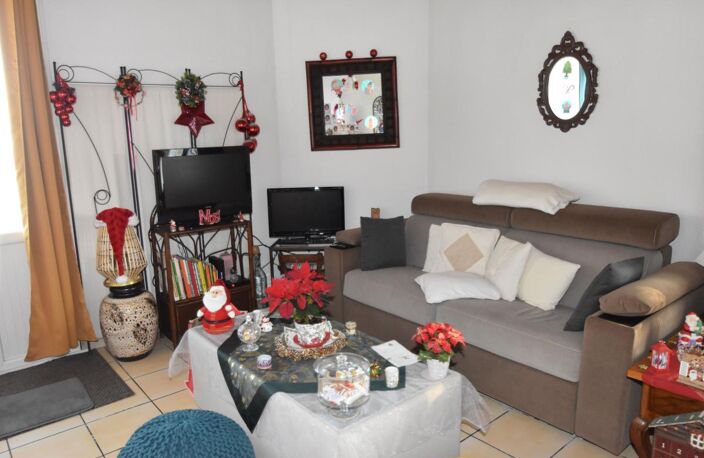 Maison avec un rapport locatif comprenant trois logements — photo 2