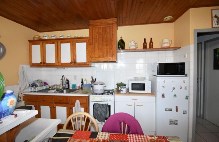 Maison avec un rapport locatif comprenant trois logements — photo 4