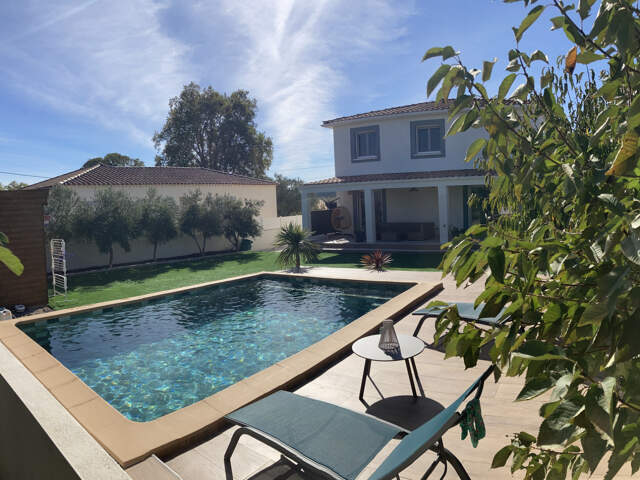 Villa proche de Gignac 6 pièces 5 chambres , piscine — photo du bien