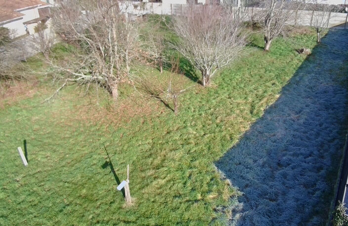 Saint Jean D Illac  terrain constructible 812 m2 — photo 2