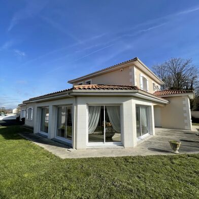 Maison 8 pièces 318 m²