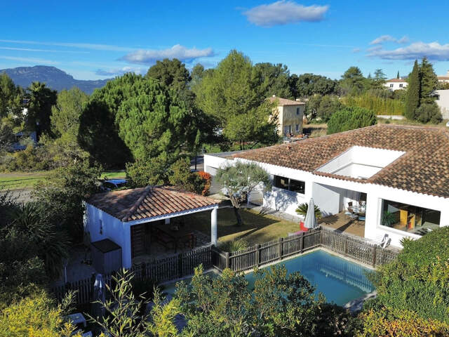 Vente d'une villa T5 de plain-pied d'environ 175m2 sur 700m2 — photo du bien