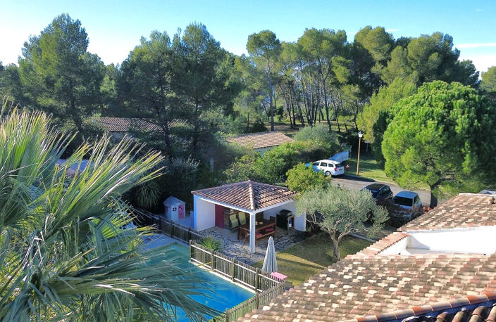 Vente d'une villa T5 de plain-pied d'environ 175m2 sur 700m2 — photo 2