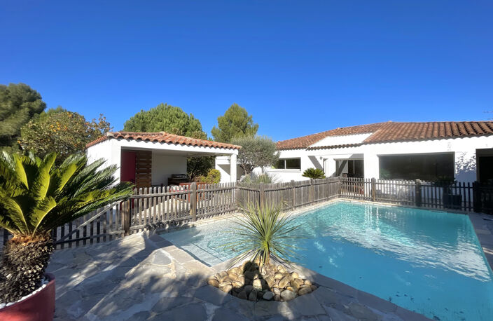 Vente d'une villa T5 de plain-pied d'environ 175m2 sur 700m2 — photo 3
