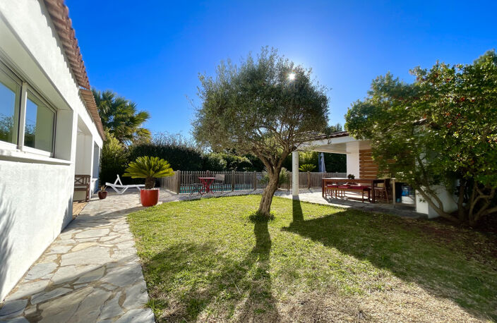 Vente d'une villa T5 de plain-pied d'environ 175m2 sur 700m2 — photo 4