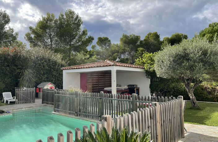 Vente d'une villa T5 de plain-pied d'environ 175m2 sur 700m2 — photo 5