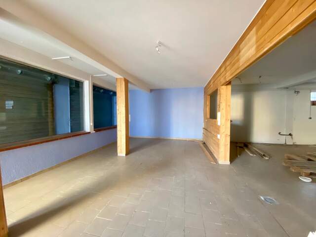 5 Min de Villefranche, local commercial de 150 m2 — photo du bien