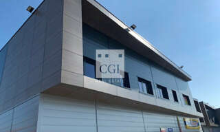 Commerce  657 m² à louer à Genay (69730)