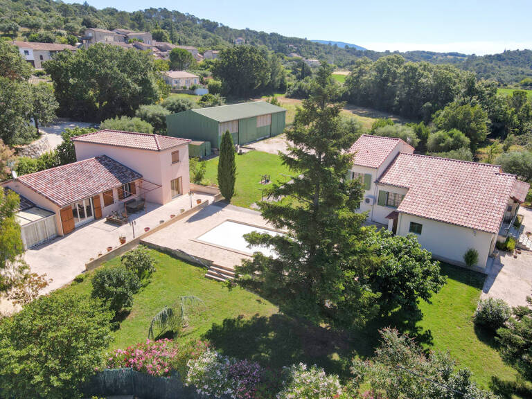 Ensemble immobilier comprenant 2 maisons et un hangar — photo 1