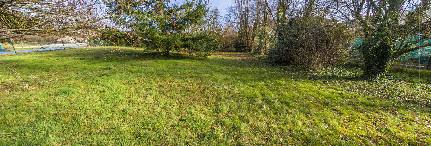 Terrain  587 m² à vendre à Val d'Oingt (69620)