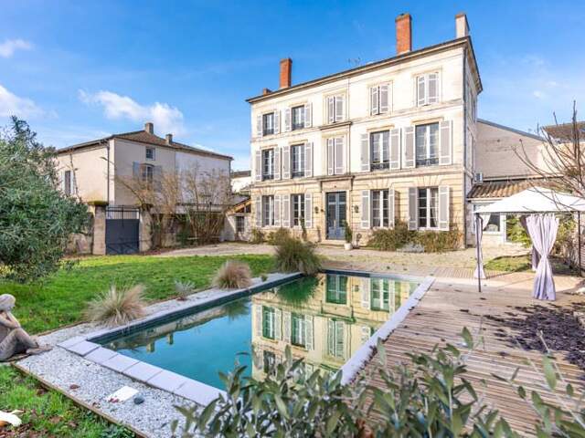 Hôtel Particulier de 9 pièces principales — photo du bien