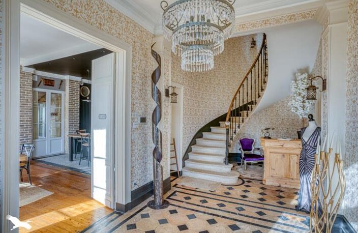 Hôtel Particulier de 9 pièces principales — photo 2