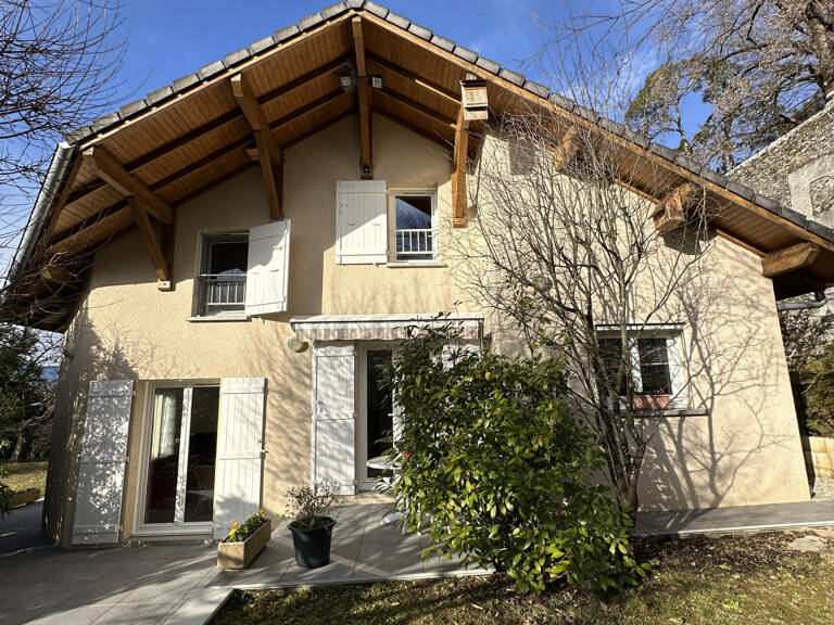 Belle maison lumineuse à Challes les Eaux-5 chambres — photo 1