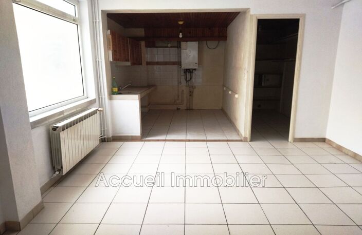 Maison d''environ 128 m² composée d''un appartement P4 + un lo — photo 2