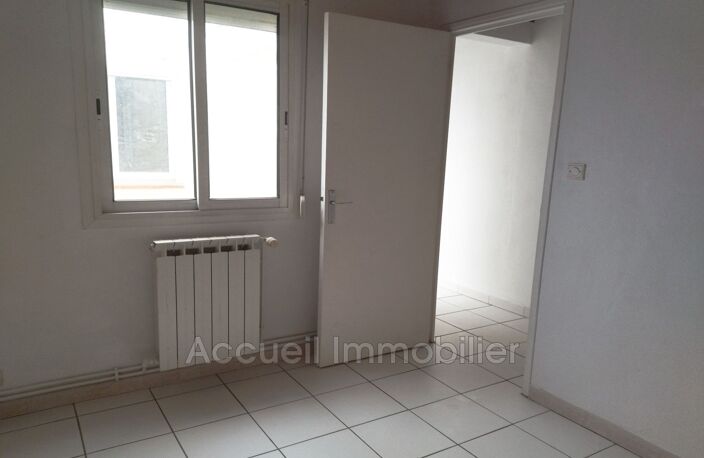 Maison d''environ 128 m² composée d''un appartement P4 + un lo — photo 4
